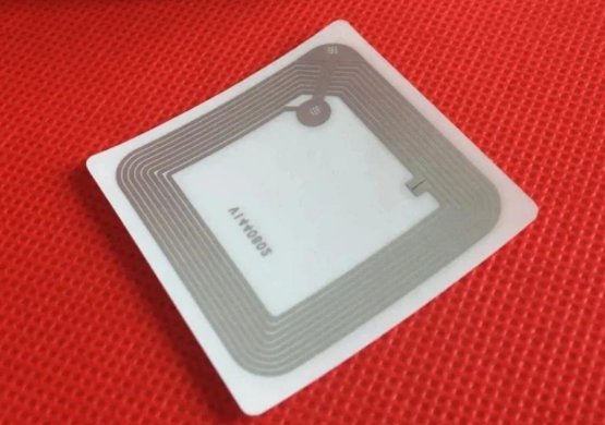 隱形芯片鑄盾，RFID讓假貨再無“隱身術”